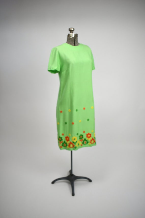 1960s Lime Green Linen Shift Dress with Embroider… - image 9