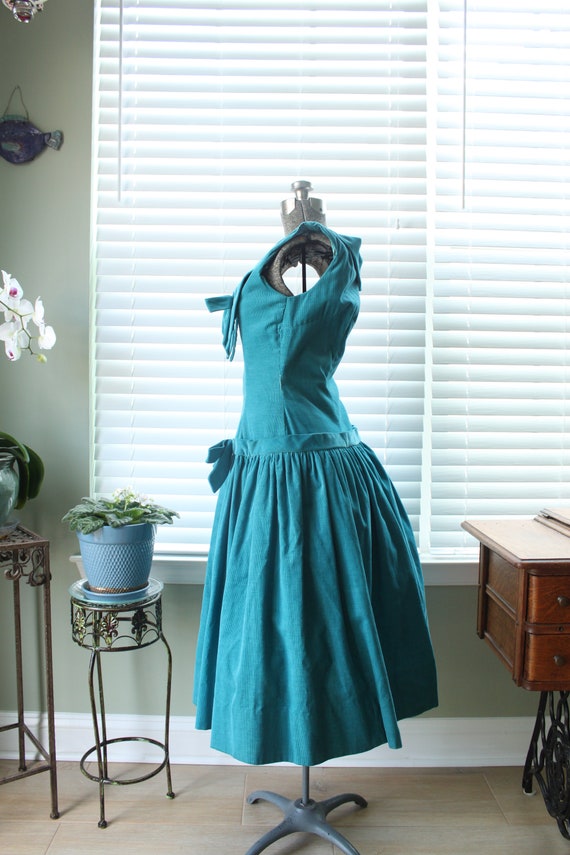 1950s Teal Corduroy Dress with Dropwaist and Sail… - image 5