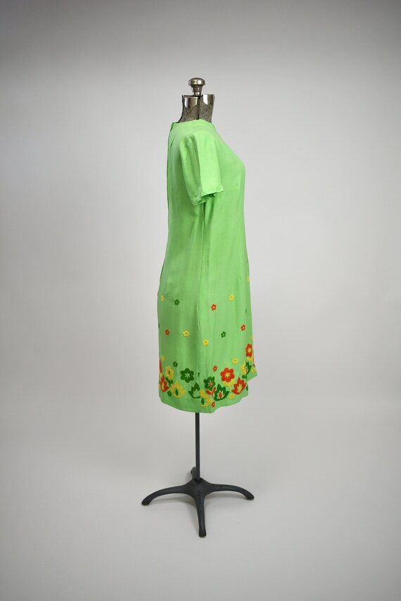 1960s Lime Green Linen Shift Dress with Embroider… - image 6