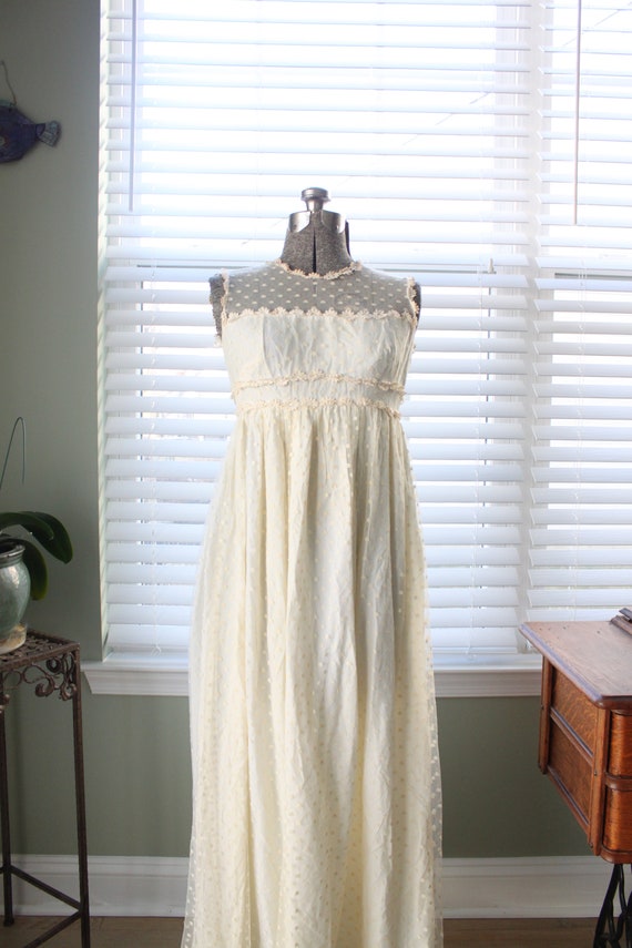 1960s-70s Swiss Dot Maxi with Cream Floral Trim - image 3