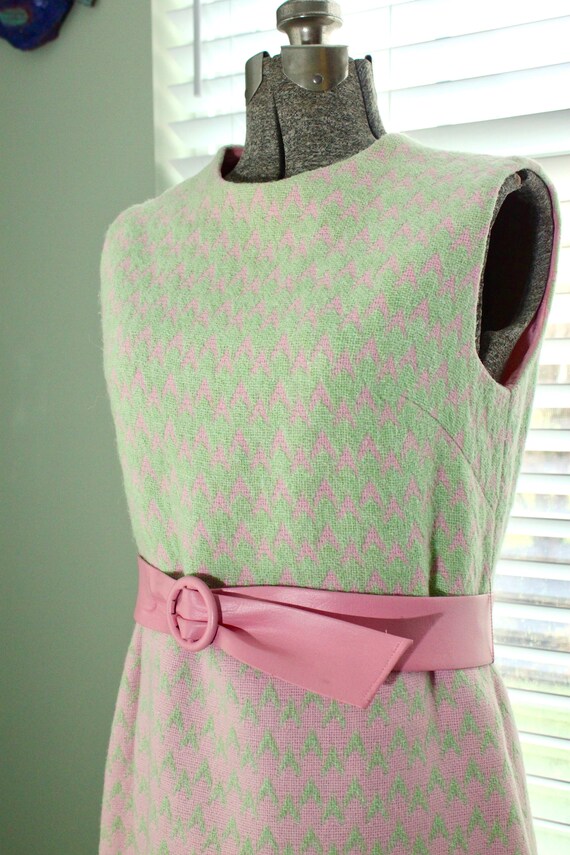 1960s Mod Green and Pink Wool Mini Dress - image 4