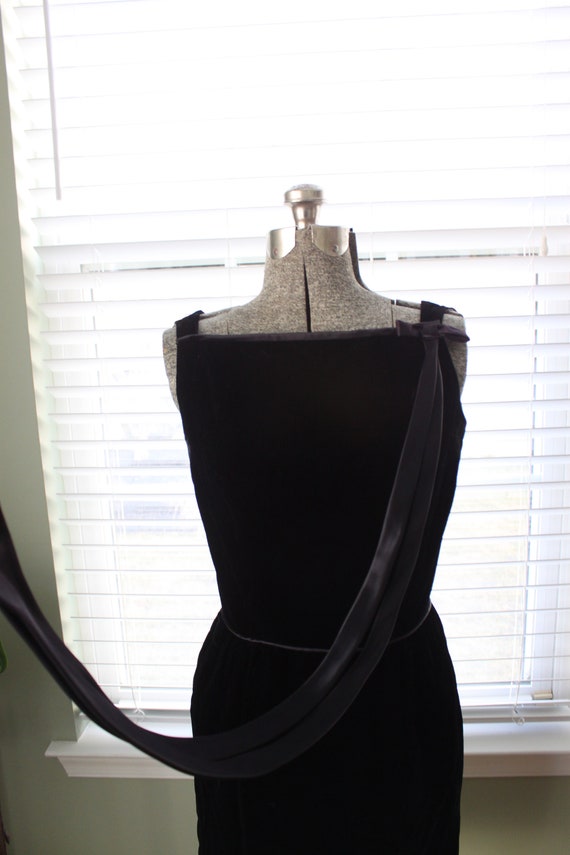 1960s Ink Black velvet Wiggle Dress with Long Sat… - image 5