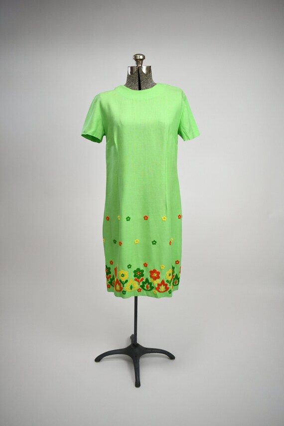 1960s Lime Green Linen Shift Dress with Embroider… - image 3