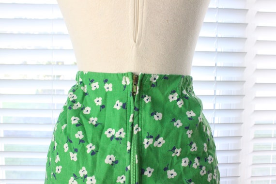 1960s Green, White and Blue Floral Shorts - image 4