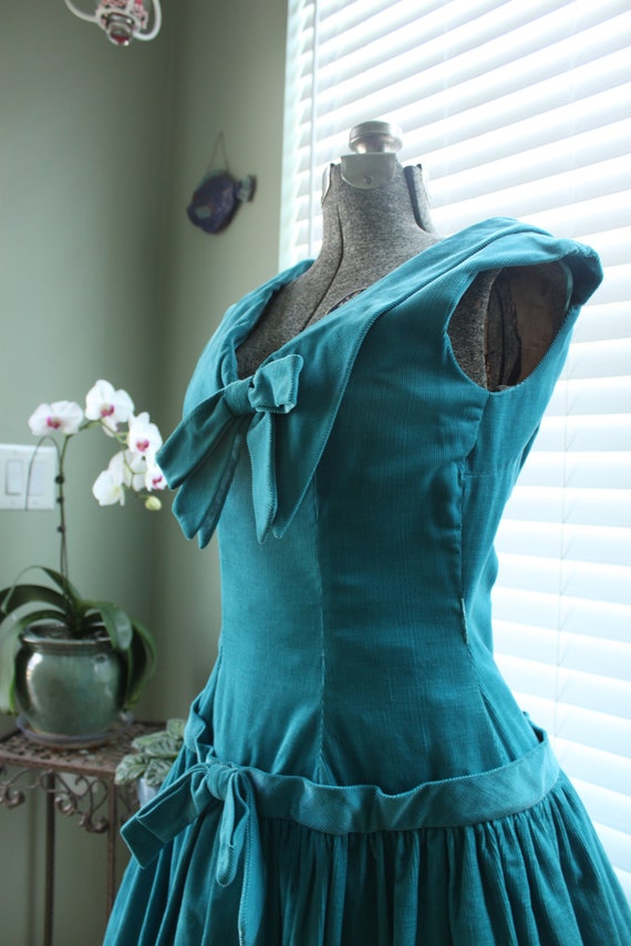 1950s Teal Corduroy Dress with Dropwaist and Sail… - image 10