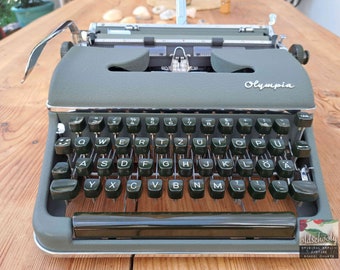 vintage typewriter OLYMPIA SM 3 green (tw95), 1958, with original case, with ribbon, fully functional!