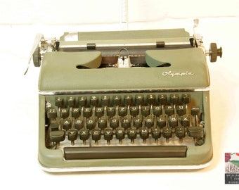 vintage typewriter OLYMPIA SM 3 green (tw26), 1958, with original case, with ribbon, fully functional!