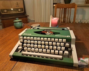 vintage typewriter OLYMPIA Traveller deluxe green (tw97), 1970s, with original case, with ribbon, fully functional!