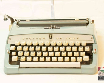 vintage typewriter  BROTHER DE LUXE  light blue (tw20), 1964, with original case, with ribbon, fully functional!