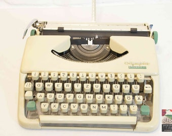 vintage typewriter  OLYMPIA SPLENDID 33  white (tw47), 1950s, with original case, with ribbon, fully functional!