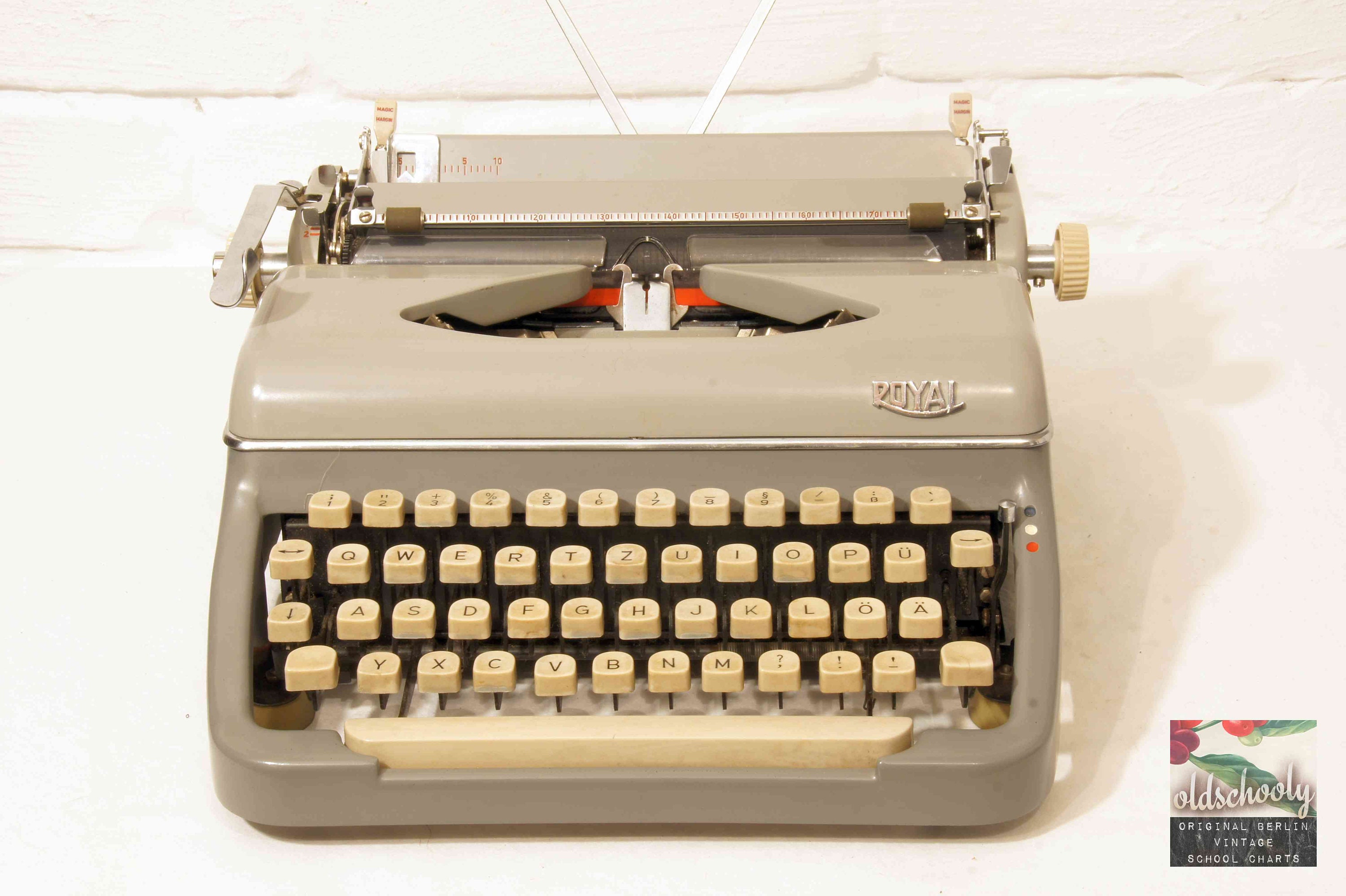 Decoration! tw46 with ribbon vintage typewriter ELITE orange 1970s not functional with original case
