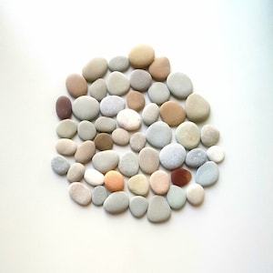 50 kleine/middelgrote natuurlijke strandstenen, 2,5 cm - 3,5 cm / 0,98'' - 1,37'', verhaalstenen, mozaïeksteentjes, kiezelkunstvoorraad