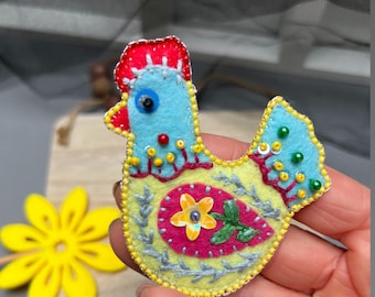 Chicken brooch, Handmade farm animal pin, Funny hen jewelry gift, Cute barnyard accessory, Country style badge, Easter chicken, rooster pin