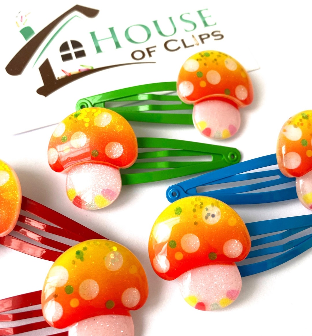 Hand-painted Toadstool Claw Hair Clip main image 1