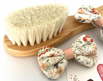 Newborn Baby Hair Brush and Bow Clips Set – Soft Natural Bristle Brush for Fine Hair, Eco Baby Girl Gift