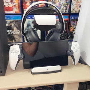 Adattatore per supporto per cuffie PlayStation Portal e/o auricolari Pulse per la stazione di cambio Power A **Non include la stazione di ricarica**