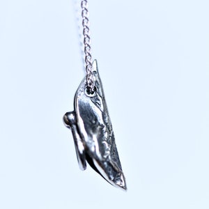 Mini Vulva Halskette - Pendentif Vulve - Vagina Anhänger - Feministischer Schmuck - Handgemacht von Kieve Pauzé Bild 7