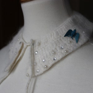 Cream 1950&#39;s Cashmere Removable Collar with Blue Bird, Pearls, and Rhinestones