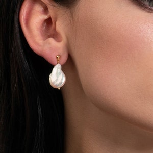 Gold Baroque Pearl Earrings for Women and Teen Girls, Gold Pearl Drop Earrings for Women, Ladies Gold Dangle Earrings with Baroque Pearls