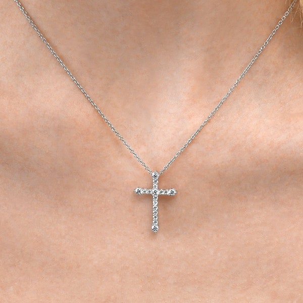 Cross Pendant Necklace in 925 Sterling Silver For Women, Simple Silver Cross Necklace With Sparkling White Cubic Zirconia Stones For Girls