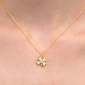 Gold überzogene Sterlingsilber-Glücksklee-Anhänger-Halskette für Frauen, zierliche Goldklee-Halskette mit Zirkonia-Steinen für Mädchen