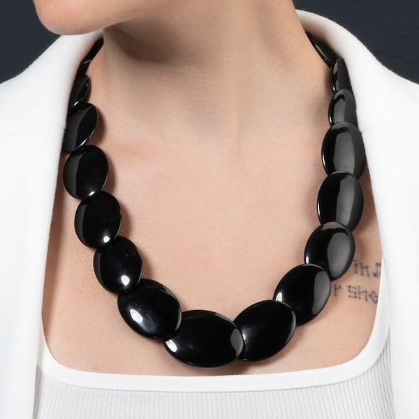 Collier tendance noir de 61 cm de long pour femme, grand collier épais fait main pour femme en résine noire, bijoux fantaisie bohème noir
