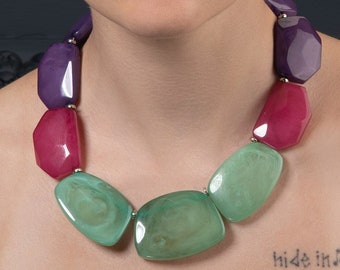 Collana colorata da donna, collana robusta Boho Chic fatta a mano da donna in verde, viola e rosa, bigiotteria Boho