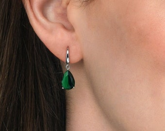 925 Sterling Silver Pear Drop Earrings With Green Cubic Zirconia Stones for Women, Dangle Earrings with pear shaped green Stones In Silver