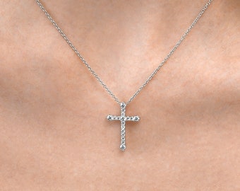 Cross Pendant Necklace in 925 Sterling Silver For Women, Simple Silver Cross Necklace With Sparkling White Cubic Zirconia Stones For Girls