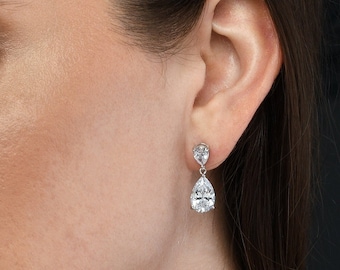 Aura Pear-Shaped Diamond Stud Earrings | De Beers CA