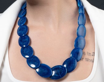 Collier de déclaration bleu royal de 24 pouces de long pour femmes, collier chunky Boho Chic fait à la main pour femmes en bleu, bijoux fantaisie Boho bleus