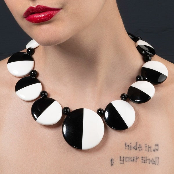 Collier de déclaration noir et blanc pour femmes, collier chunky Boho Chic fait à la main pour femmes, bijoux fantaisie Boho élégants pour femmes