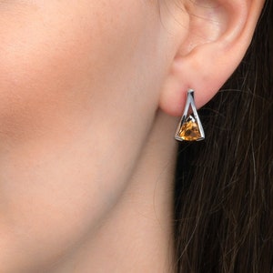 925 Sterlingsilber-Ohrringe mit natürlichen Citrin-Edelsteinen für Frauen, Silberohrstecker mit Halbedelsteinen Trillion Cut Citrin Stones