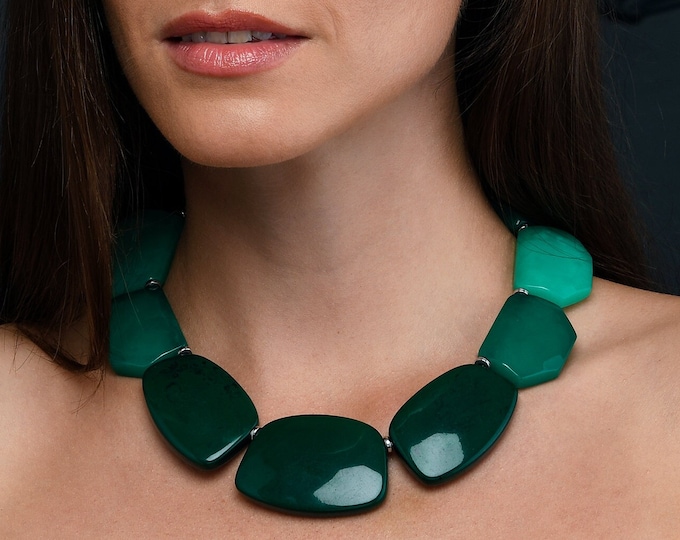 Green Statement Necklace for Women, Handmade Boho Chic Chunky Necklace for Women in Green Resin, Bohemian Costume Jewellery for Women