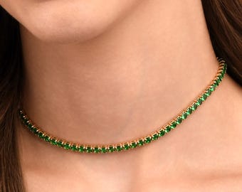 Gargantilla de oro verde para mujer, cadena de tenis de oro de 4 mm de ancho con piedras verdes.