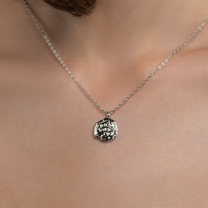 Silver Evil Eye Irregular Disc-Shaped Pendant Necklace For Women,Dainty Evil Eye Pendant With Chain For Teenage Girls,Simple Silver Necklace