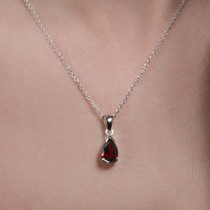 Sterling Silber Granat Halskette für Frauen, Natürliche Granat Anhänger Halskette, Silber Teardrop Halskette mit einem Tropfenförmigen Granat Edelstein