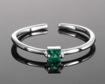 Green Ring for Women and Teenage Girls, Adjustable Open Rings for Women with a Green Square Stone, Dainty Silver Coloured Ring for Women