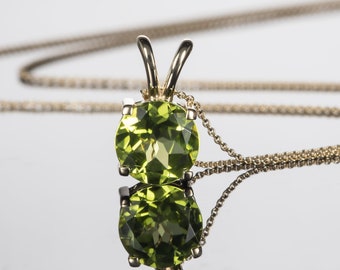 9 Karat solid Gold Anhänger Halskette mit einem Grünen Peridot Edelstein, Solitaire Gold Peridot Halskette für Frauen und Mädchen, 9K Gold Kettenhalskette