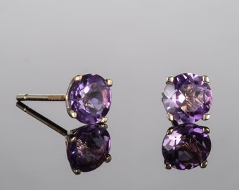 9ct Solid Gold Stud Earrings with Amethyst Gemstones, Solitaire Gold Amethyst Earrings for Women and Teen Girls, 9K Gold Stud Earrings