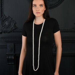 Collier de perles extra long pour femme, collier de perles de 55 pouces de long pour femme avec coquillages blancs, collier long élégant avec coquillages image 1