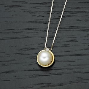 9K Yellow Gold Pendant Necklace With Freshwater Pearl & Single Sparkling Cubic Zirconia For Women, Simple 9ct Yellow Gold Necklace For Girls