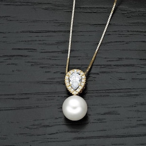 9K Solid Gold Necklace with Freshwater Pearl & Sparkling Cubic Zirconia for Women and Girls, Pear-Shaped 9ct Gold Pearl Chain Necklace