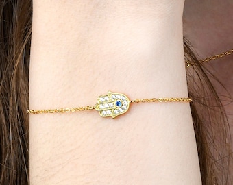 Pulsera Hamsa de plata de ley bañada en oro con circonitas cúbicas en forma de mano de Fátima.