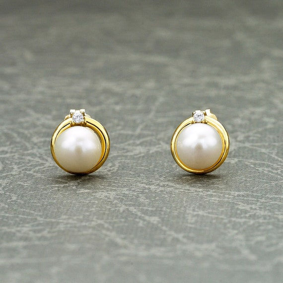 9mm White Freshwater Round Pearl Stud Earrings