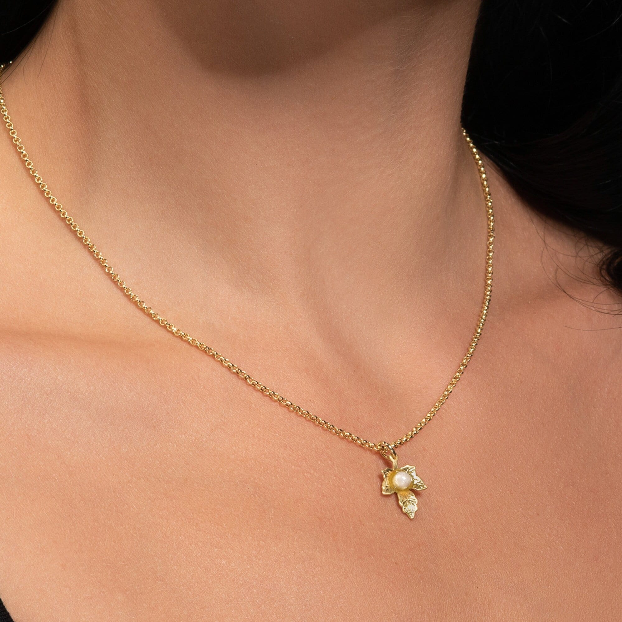 Dainty Gold Pearl Pendant Necklace for 