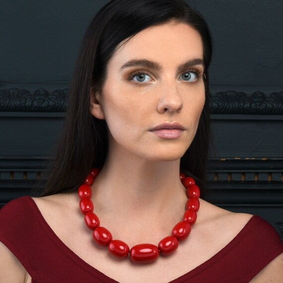 ZAVANA Grande Collana Donna In Resina Marrone - Gioiello Bohémien Fatto A Mano In India - Lunga 50 Cm Con Perle Ovali