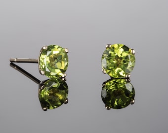 9ct Solid Gold Stud Earrings with Peridot Gemstones, Solitaire Gold Peridot Earrings for Women and Teen Girls, 9K Gold Peridot Stud Earrings