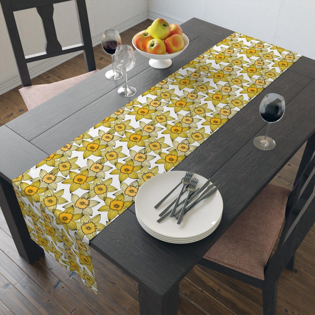 Slightly Subtle Yellow Daffodil Pattern Table Runner | Floral Spring ...