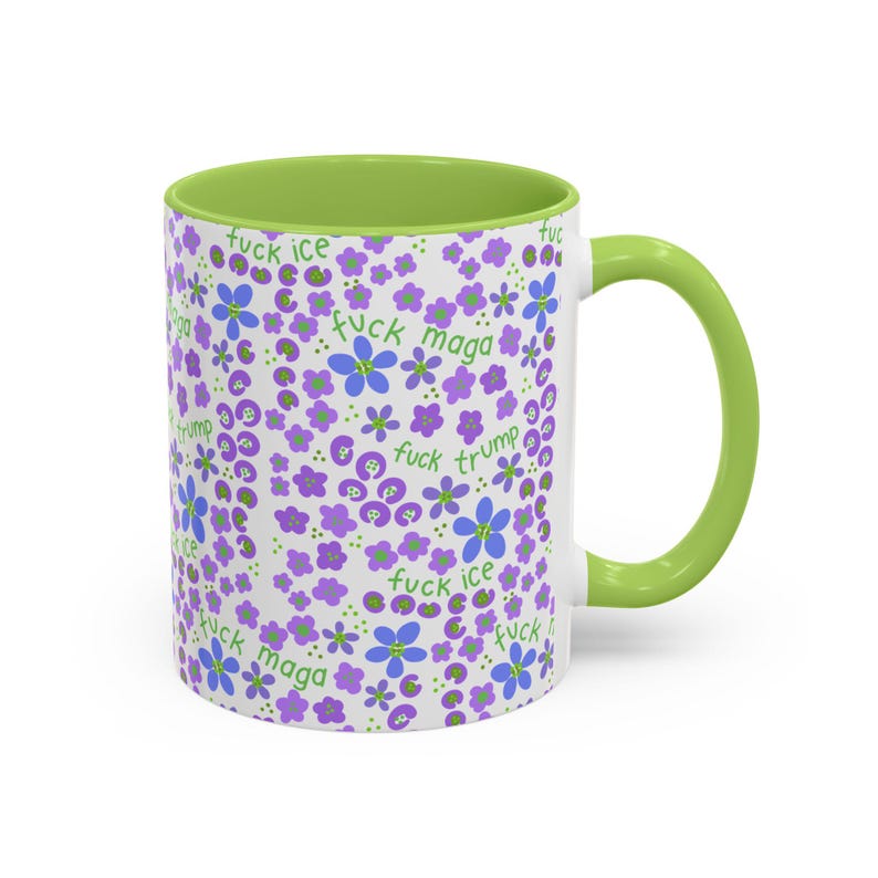 Taza de café con estampado floral sutil y texto de protesta imagen 3